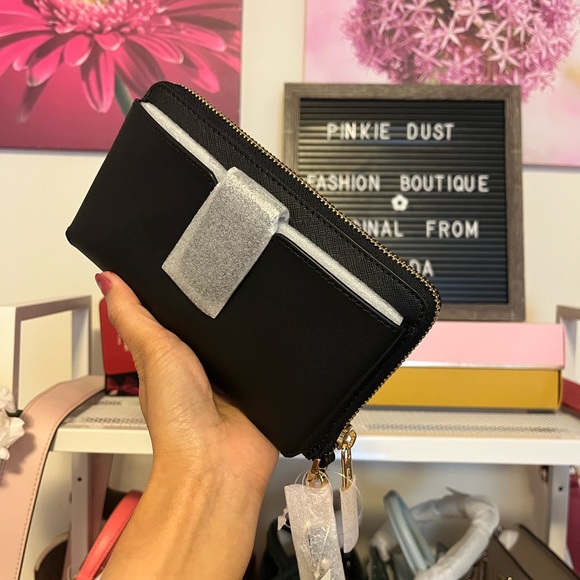 ‼️SOLD ‼️MK Phone Wallet - Picture 4 of 6